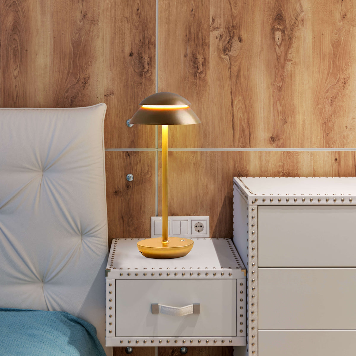 Wireless LED Table Lamp with Adjustable Brightness and Colour Temperature