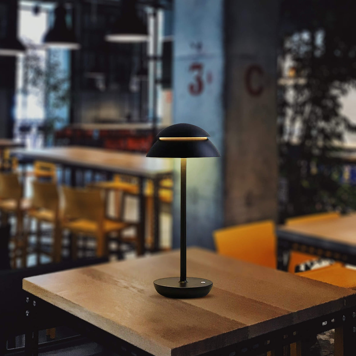 Wireless LED Table Lamp with Adjustable Brightness and Colour Temperature