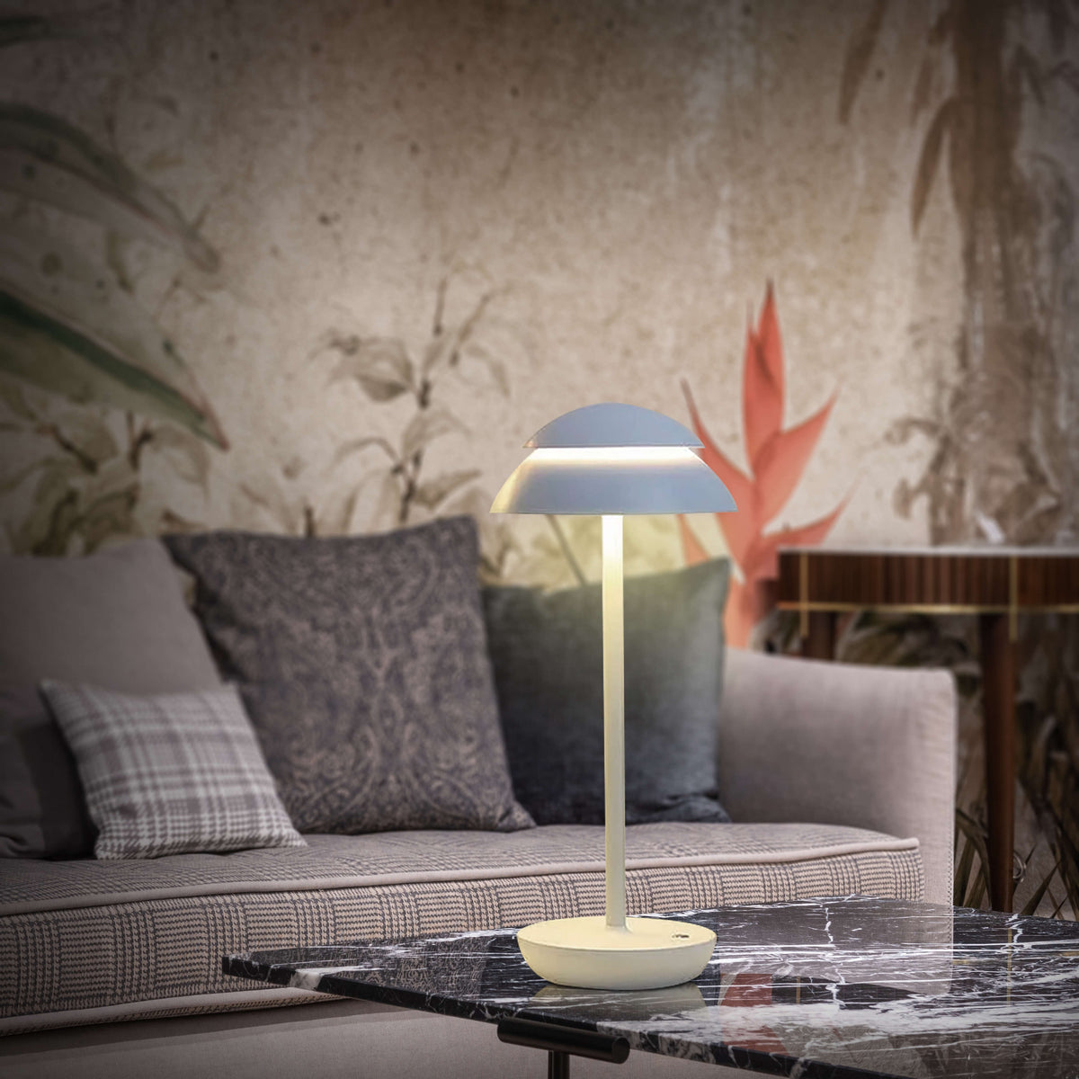 Wireless LED Table Lamp with Adjustable Brightness and Colour Temperature