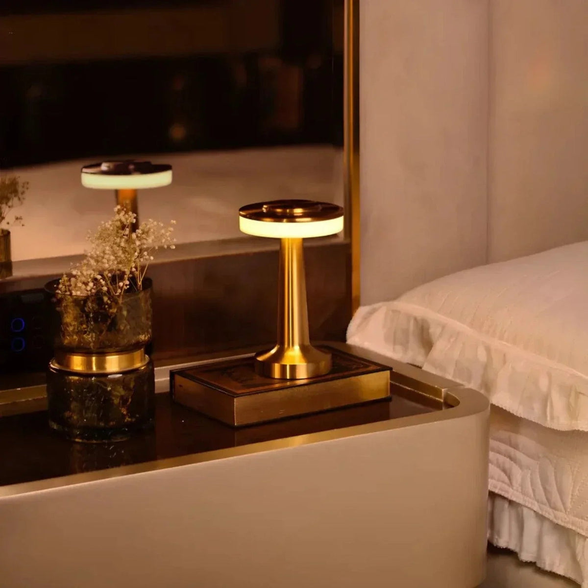 Wireless Retro Table Lamp with Dimmable Light and USB-C Charging